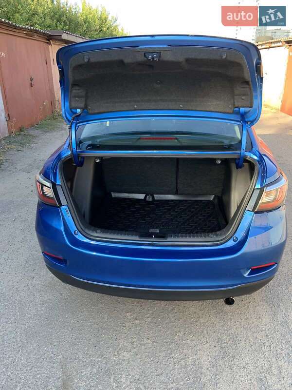 Седан Toyota Yaris 2017 в Харкові