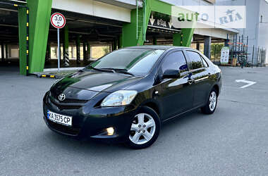 Седан Toyota Yaris 2008 в Києві