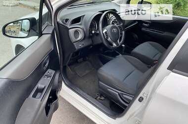 Хэтчбек Toyota Yaris 2012 в 