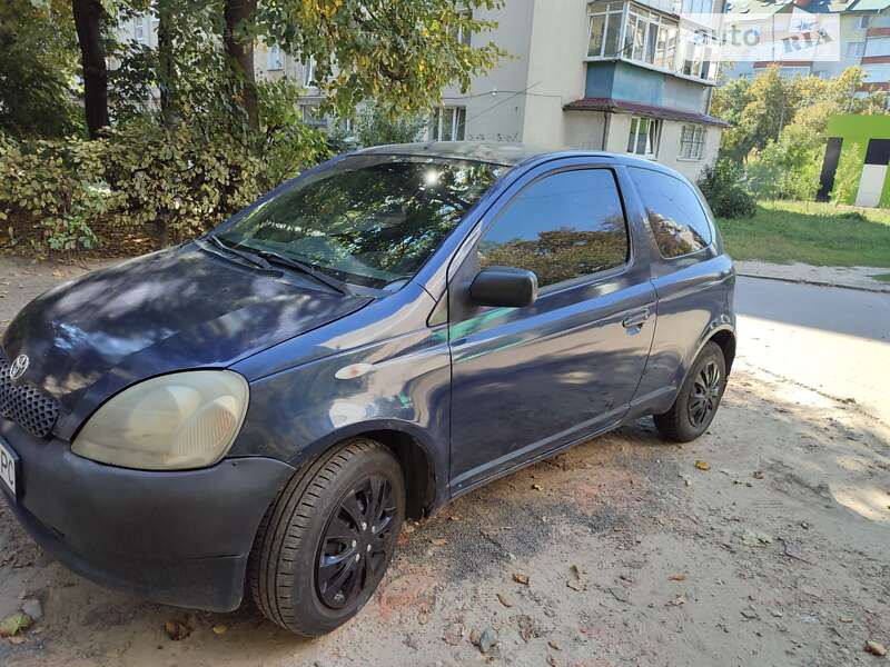 Хэтчбек Toyota Yaris 2000 в Львове