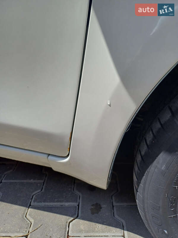Хэтчбек Toyota Yaris 2011 в Могилев-Подольске