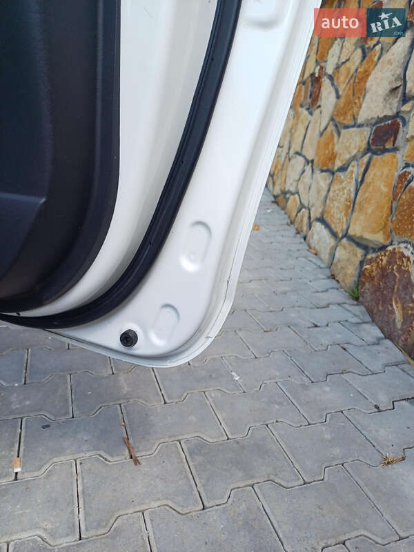 Хэтчбек Toyota Yaris 2011 в Могилев-Подольске