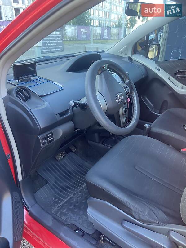Хетчбек Toyota Yaris 2007 в Києві