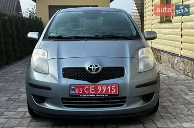 Хэтчбек Toyota Yaris 2007 в Сарнах