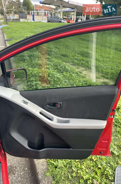 Хетчбек Toyota Yaris 2006 в 