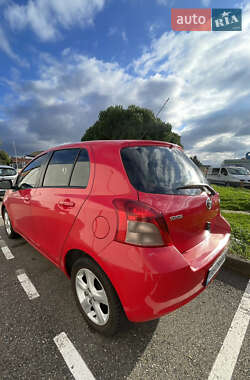 Хетчбек Toyota Yaris 2006 в 