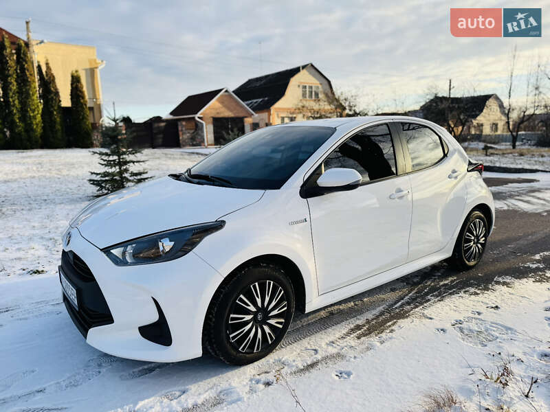 Хетчбек Toyota Yaris 2022 в Ромнах