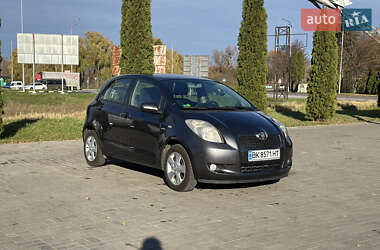 Хэтчбек Toyota Yaris 2008 в Дубно