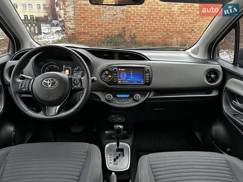 Хетчбек Toyota Yaris 2020 в Ромнах