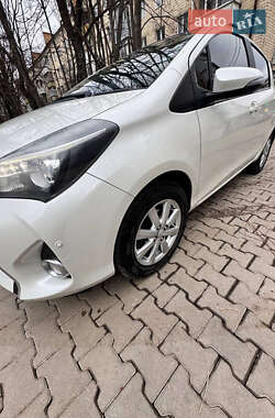 Седан Toyota Yaris 2016 в Чернівцях