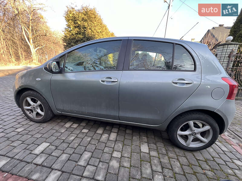 Хэтчбек Toyota Yaris 2006 в Самборе
