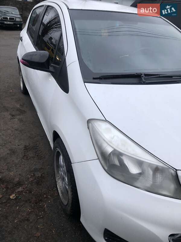 Хэтчбек Toyota Yaris 2014 в Киеве