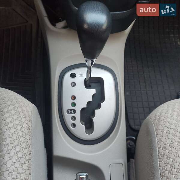 Седан Toyota Yaris 2007 в Киеве