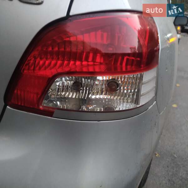 Седан Toyota Yaris 2007 в Киеве