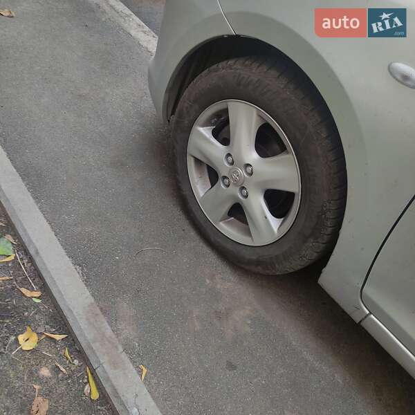 Седан Toyota Yaris 2007 в Киеве