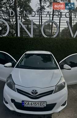 Хэтчбек Toyota Yaris 2012 в 