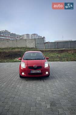 Хэтчбек Toyota Yaris 2006 в Черноморске