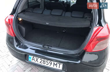 Хэтчбек Toyota Yaris 2006 в 