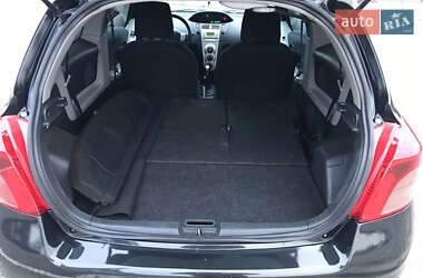 Хэтчбек Toyota Yaris 2006 в 
