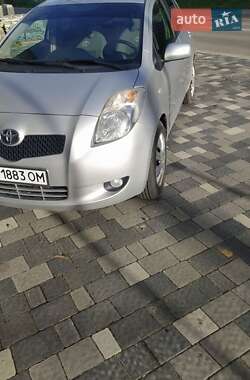 Хэтчбек Toyota Yaris 2008 в 