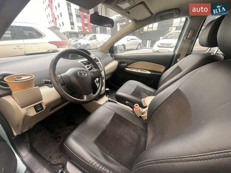 Седан Toyota Yaris 2006 в Киеве