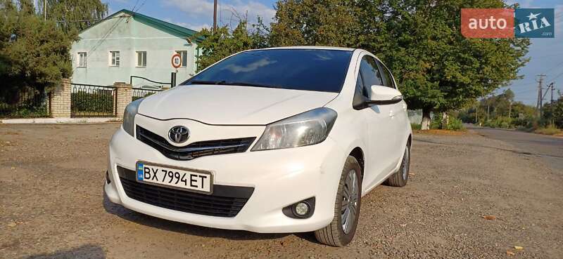 Хетчбек Toyota Yaris 2014 в Хотині