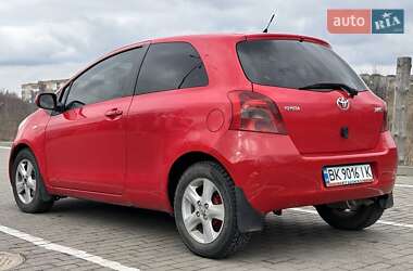 Хэтчбек Toyota Yaris 2006 в Дубно