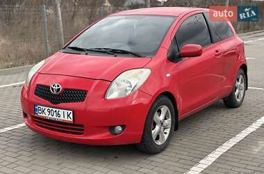 Хэтчбек Toyota Yaris 2006 в Дубно