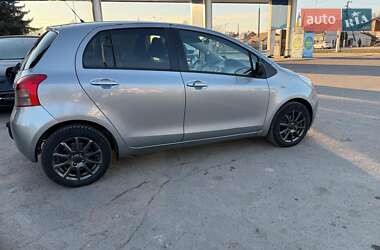 Хэтчбек Toyota Yaris 2006 в Городке