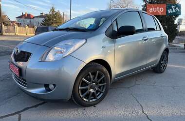 Хэтчбек Toyota Yaris 2006 в Городке