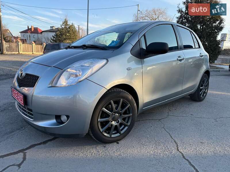 Хэтчбек Toyota Yaris 2006 в Городке