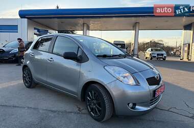 Хэтчбек Toyota Yaris 2006 в Городке