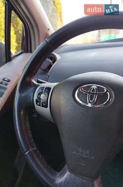 Хэтчбек Toyota Yaris 2008 в 