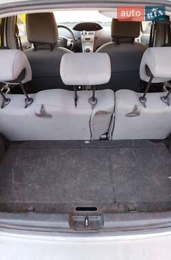 Хэтчбек Toyota Yaris 2008 в 
