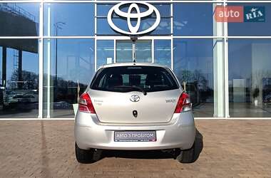 Хэтчбек Toyota Yaris 2011 в Киеве