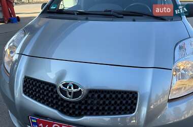 Хэтчбек Toyota Yaris 2006 в 