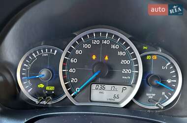 Хэтчбек Toyota Yaris 2015 в 