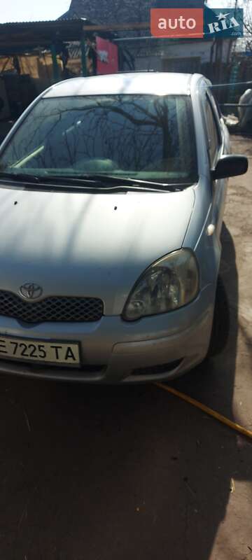 Хэтчбек Toyota Yaris 2004 в Магдалиновке