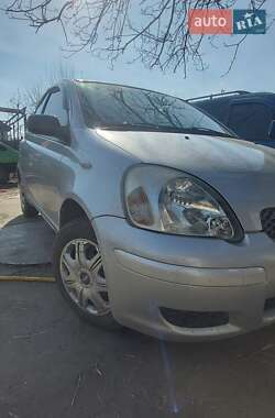 Хетчбек Toyota Yaris 2004 в Магдалинівці