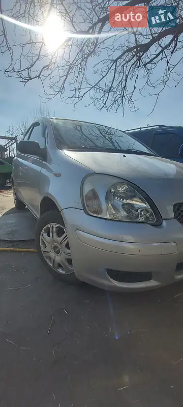 Toyota Yaris 2004