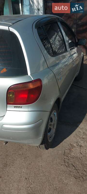 Хэтчбек Toyota Yaris 2004 в Магдалиновке