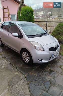 Хэтчбек Toyota Yaris 2008 в 
