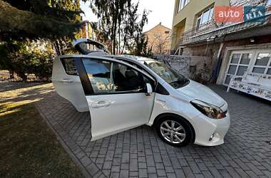 Хэтчбек Toyota Yaris 2014 в 