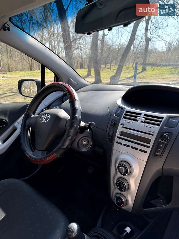 Хэтчбек Toyota Yaris 2007 в Львове