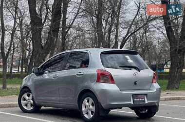 Хэтчбек Toyota Yaris 2007 в 