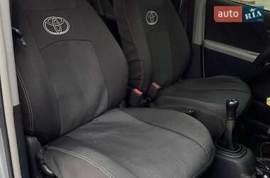 Хэтчбек Toyota Yaris 2007 в 