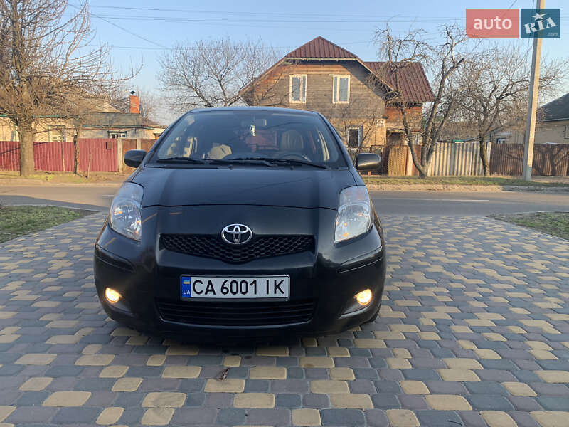 Хэтчбек Toyota Yaris 2010 в Черкассах