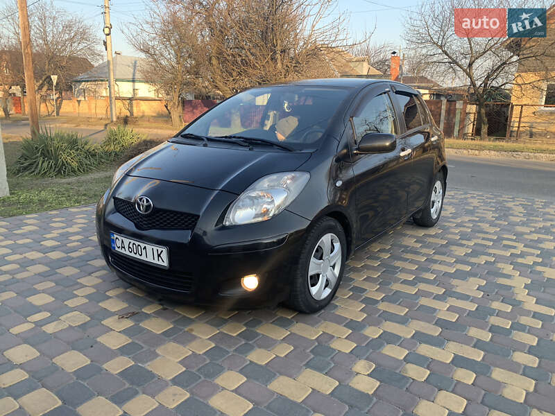 Хэтчбек Toyota Yaris 2010 в Черкассах