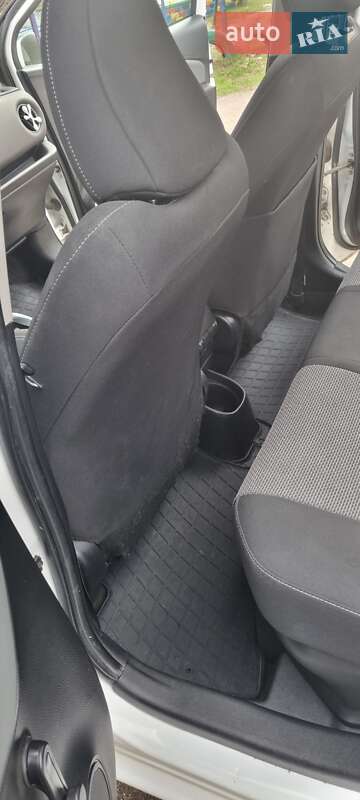 Хетчбек Toyota Yaris 2016 в Харкові