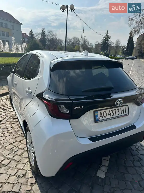 Хетчбек Toyota Yaris 2021 в 